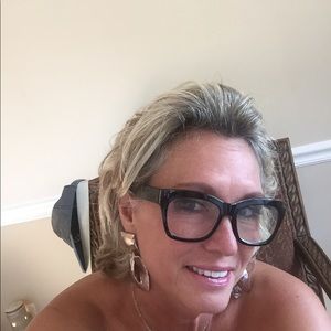 Meet your Posher, Deb